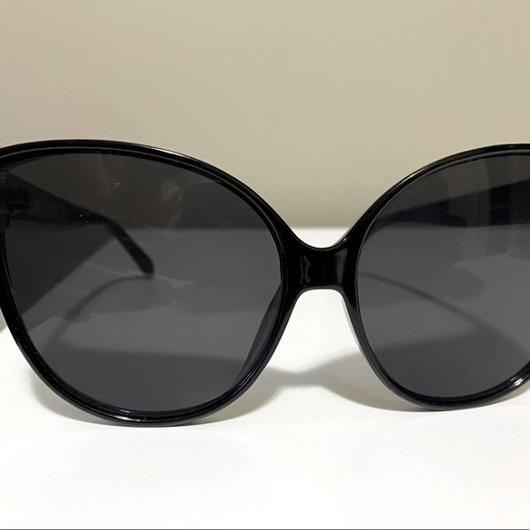 Brand new women shades - Picture 2 of 4